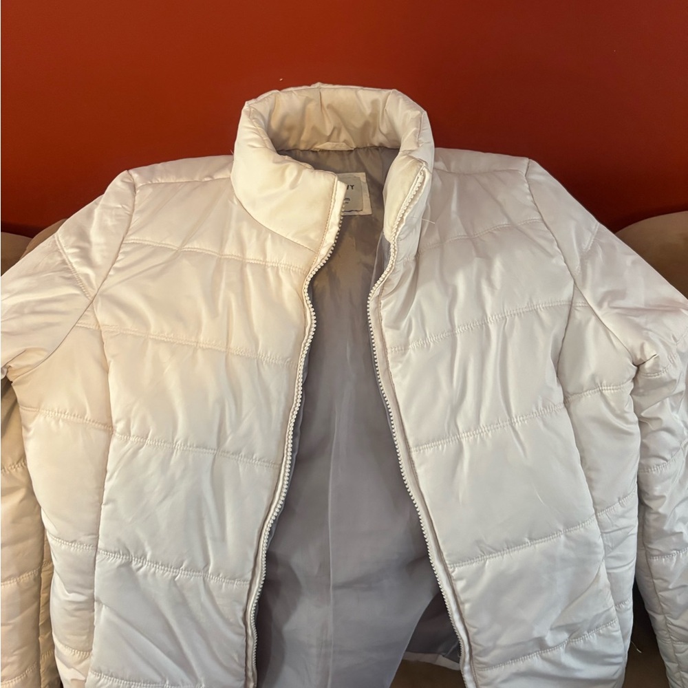 Old Navy Women's White Puffer Jacket